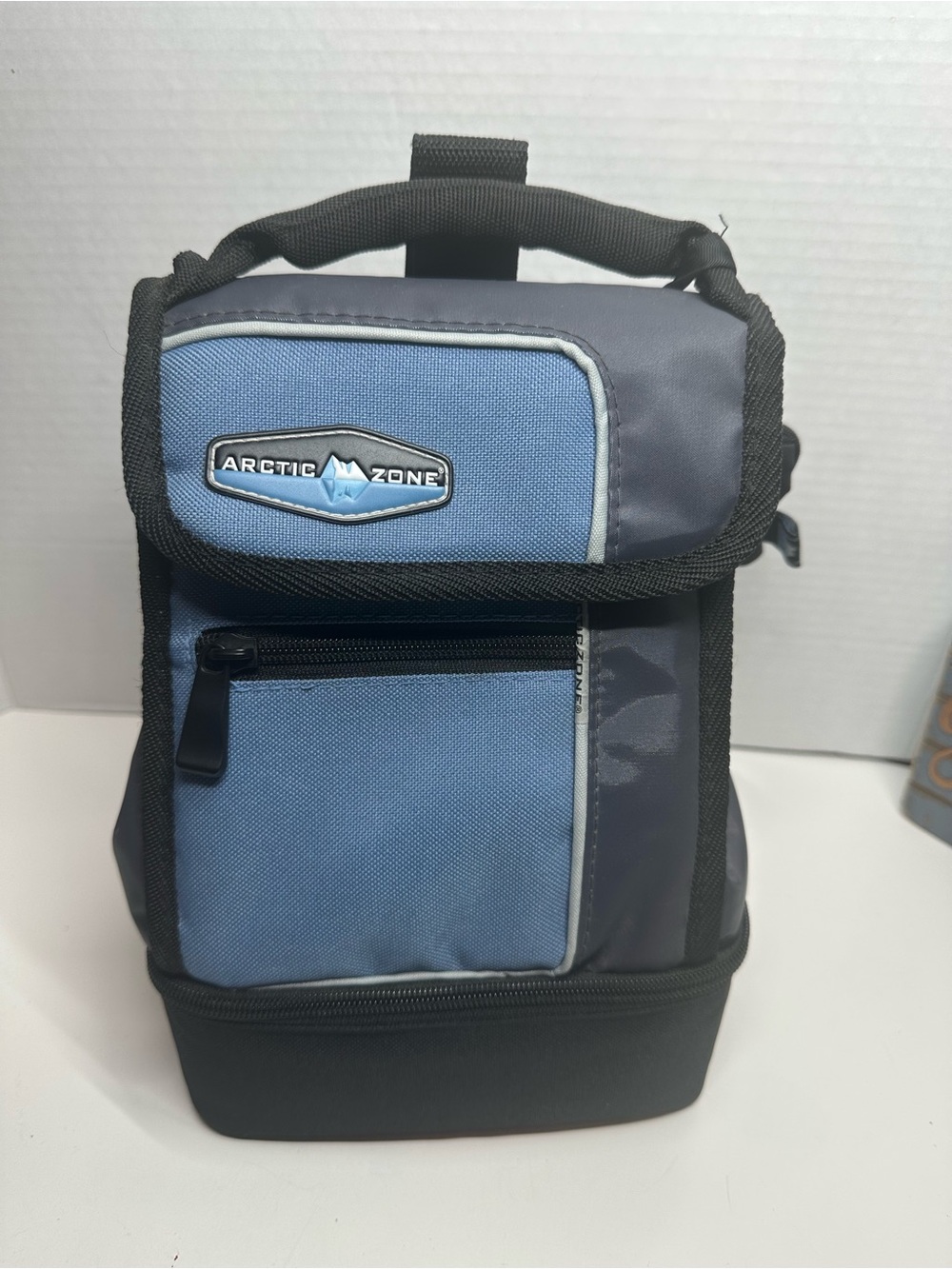 Arctic Zone Men's Two-Tone Blue and Black lunc bag